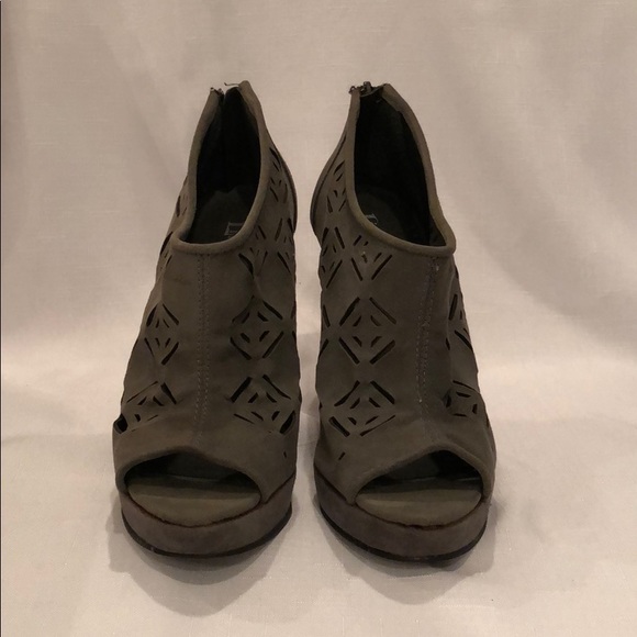 Grey suede peep toe bootie heels - Picture 2 of 5